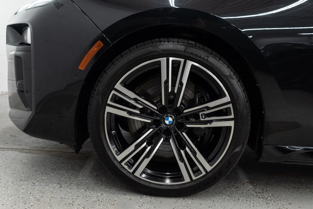 Used 2023 BMW 760i xDrive AWD/4WD image 43