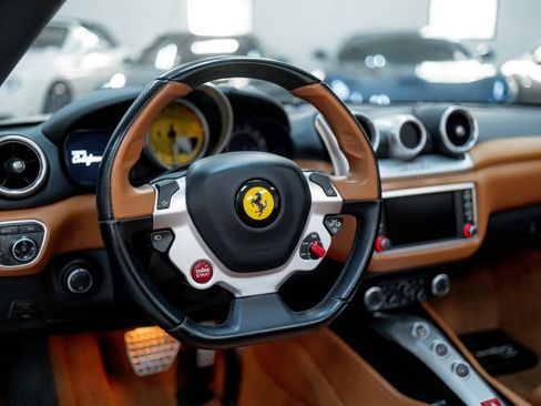Used 2016 Ferrari California T image 61