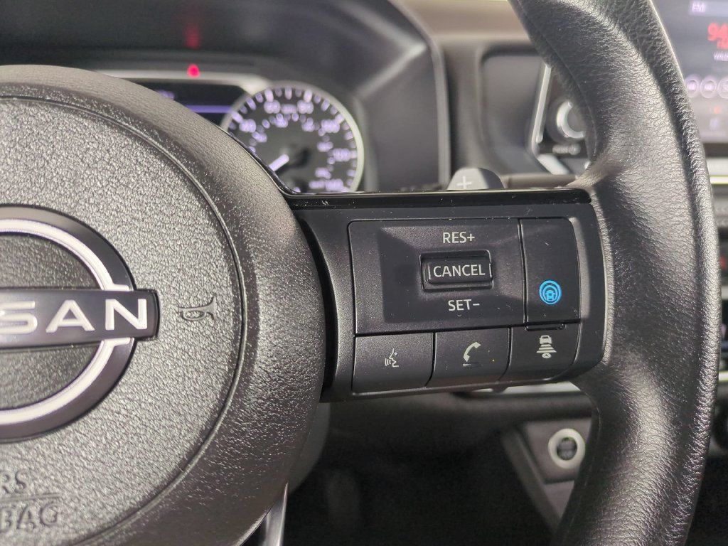 Used 2023 Nissan Rogue SV FWD image 31