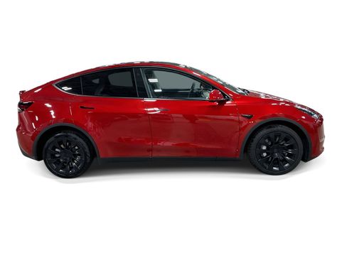 Certified 2023 Tesla Model Y AWD image 7