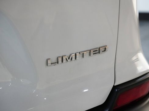 Used 2020 Jeep Cherokee Limited image 12