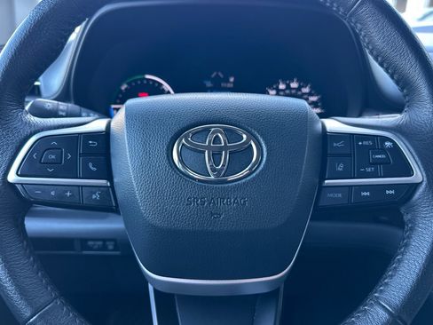Used 2024 Toyota Sienna XLE image 24