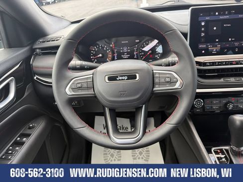 Used 2025 Jeep Compass Trailhawk AWD/4WD image 14
