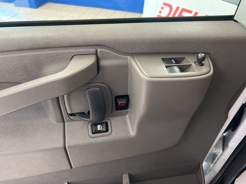 Used 2024 Chevrolet Express 3500 LS w/ Chrome Appearance Package RWD image 16