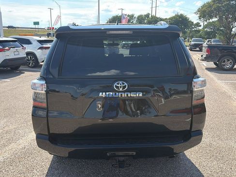Used 2017 Toyota 4Runner SR5 Premium RWD image 4