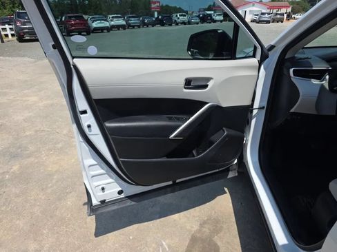 Used 2024 Toyota Corolla Cross L FWD image 33
