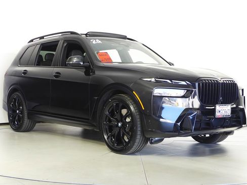 Used 2024 BMW X7 xDrive40i w/ Executive Package image 4