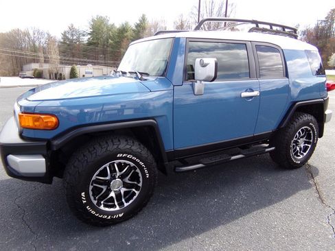 Used 2011 Toyota FJ Cruiser 4WD w/ Convenience Pkg image 1
