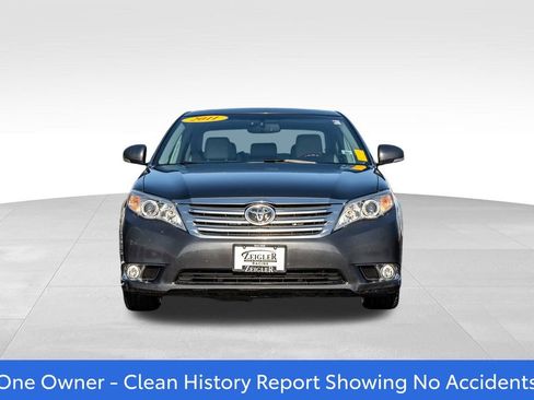 Used 2011 Toyota Avalon Limited image 2
