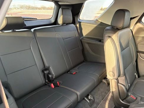 Used 2021 Chevrolet Traverse RS image 32
