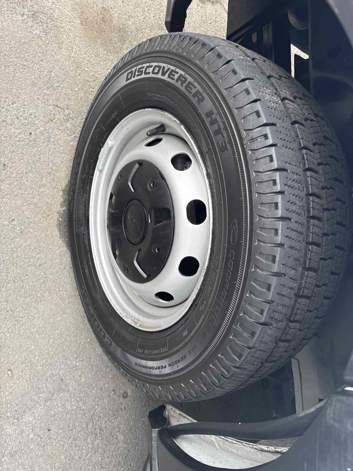 Used 2019 Ford Transit 250 130 Medium Roof RWD image 14