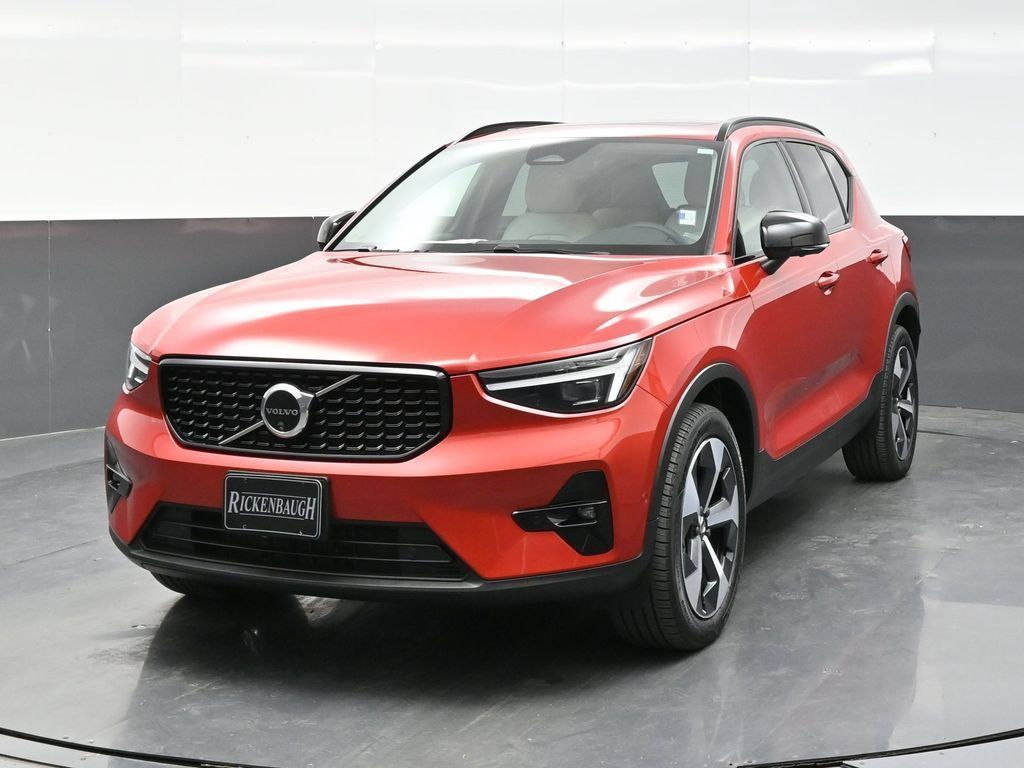 Used 2024 Volvo XC40 B5 Plus w/ Climate Package AWD/4WD image 2