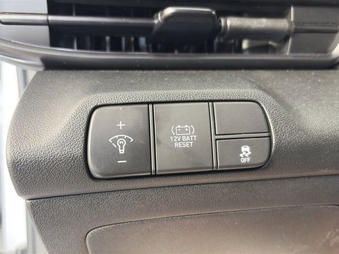 Certified 2025 Hyundai Elantra SEL FWD image 31