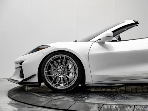 Used 2025 Chevrolet Corvette Z06 w/ Z07 Performance Package image 9