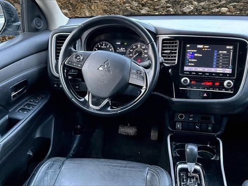 Used 2020 Mitsubishi Outlander SE image 5