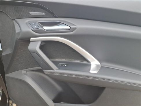 Used 2025 Audi Q5 Premium Plus w/ Premium Plus image 9