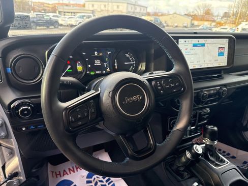 Used 2024 Jeep Wrangler Unlimited Rubicon 4xe image 16