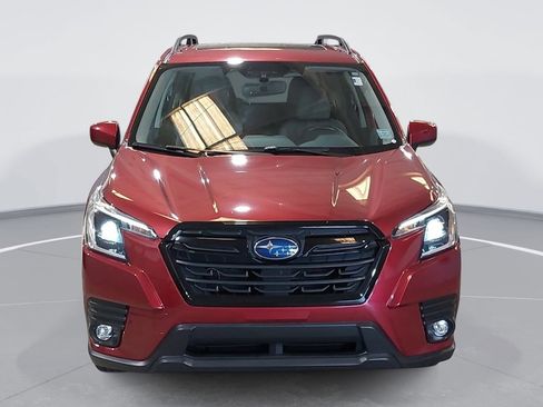 Used 2024 Subaru Forester Premium AWD/4WD image 2