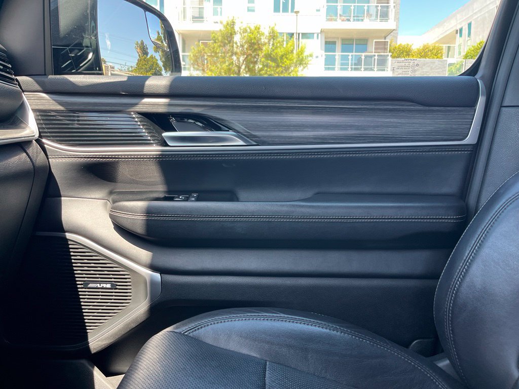 Used 2024 Jeep Wagoneer Series II w/ Flexible Seating Group RWD image 16
