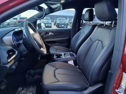 New 2026 Chrysler Pacifica Select FWD image 10