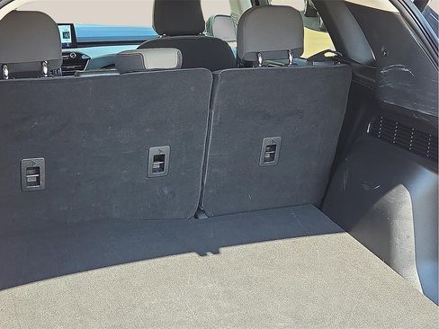 Used 2022 Ford Escape SE w/ SE Sport Appearance Package image 8