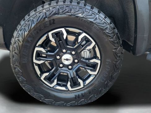 Used 2025 Chevrolet Silverado 1500 ZR2 w/ Technology Package AWD/4WD image 27