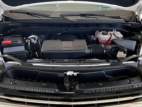 New 2026 Chevrolet Suburban LT w/ Comfort Package AWD/4WD image 9