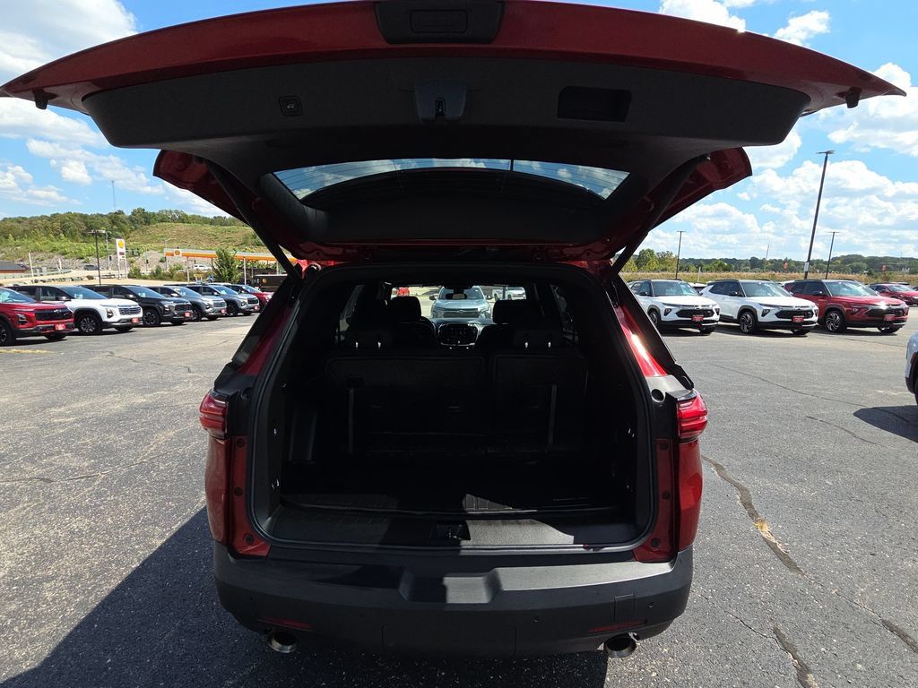 Used 2023 Chevrolet Traverse LT w/ LPO, Floor Liner Package AWD/4WD image 31
