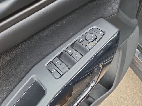 Used 2024 Nissan Pathfinder S image 14