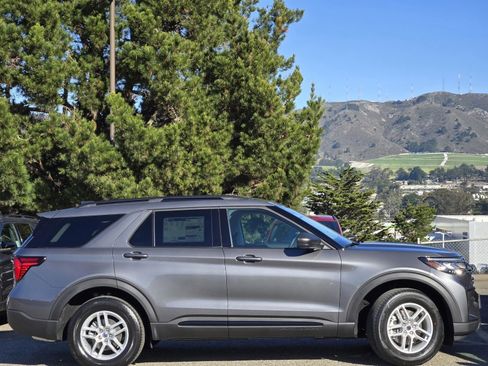 New 2026 Ford Explorer Active image 4