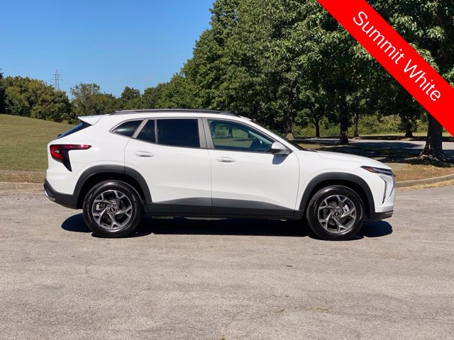 Used 2026 Chevrolet Trax LT w/ Sunroof Package FWD image 8