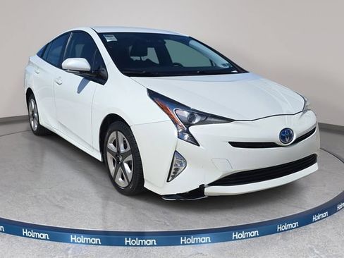 Used 2016 Toyota Prius Three Touring FWD image 4