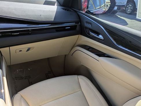 Used 2024 Cadillac Escalade ESV Premium Luxury image 18