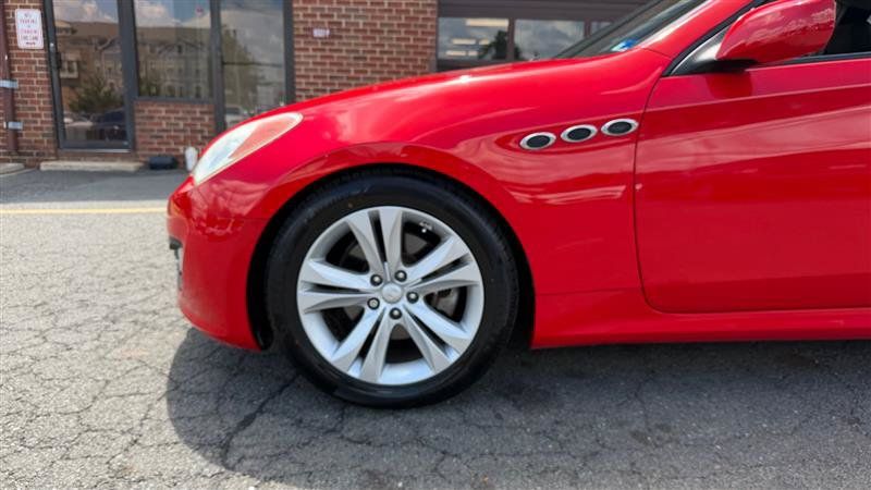 Used 2010 Hyundai Genesis 3.8 RWD image 5