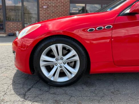 Used 2010 Hyundai Genesis 3.8 RWD image 5