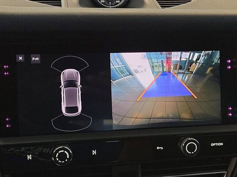 Used 2025 Porsche Macan image 17