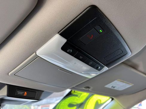 Used 2025 Nissan Rogue SV image 41