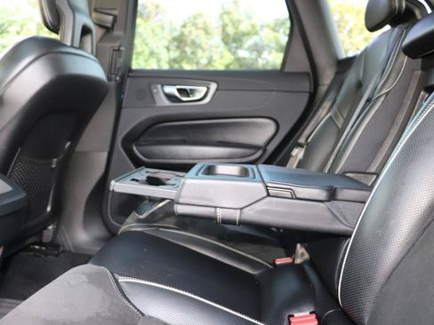 Used 2018 Volvo XC60 T6 R-Design w/ Convenience Package AWD/4WD image 31
