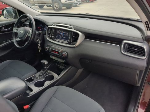 Used 2019 Kia Sorento LX w/ LX Convenience Package image 20