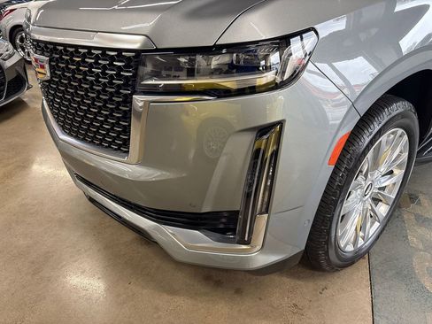 Used 2023 Cadillac Escalade Premium Luxury w/ Performance Package AWD/4WD image 17