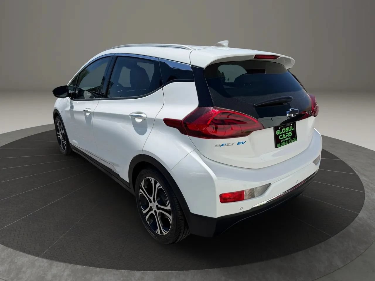 Used 2019 Chevrolet Bolt Premier w/ Infotainment Package FWD image 7