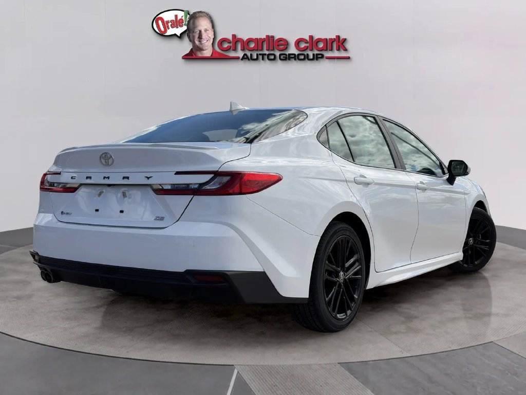 Used 2025 Toyota Camry SE FWD image 4