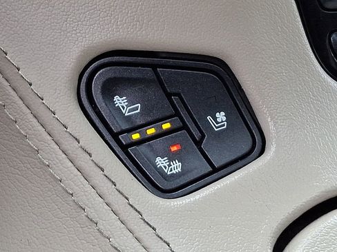 Used 2020 GMC Yukon XL Denali w/ Open Road Package image 26