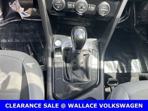 Certified 2024 Volkswagen Taos SE w/ Black Wheel Package FWD image 21