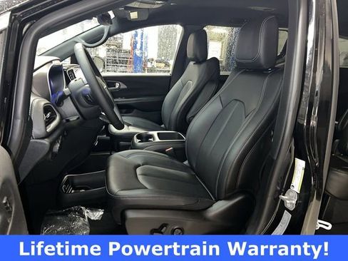 New 2026 Chrysler Pacifica Select image 15