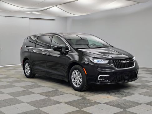 New 2026 Chrysler Pacifica Select FWD image 1