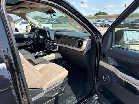 Used 2024 Ford Expedition Limited AWD/4WD image 15