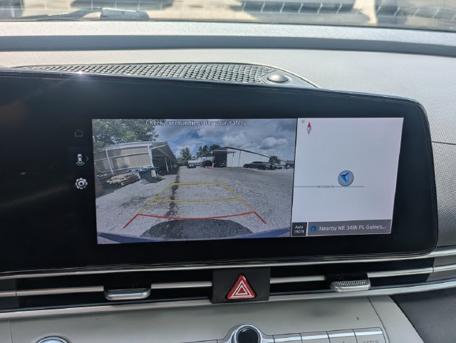 Used 2025 Hyundai Elantra Limited FWD image 19
