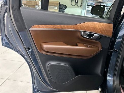 Used 2023 Volvo XC90 B5 Plus image 22