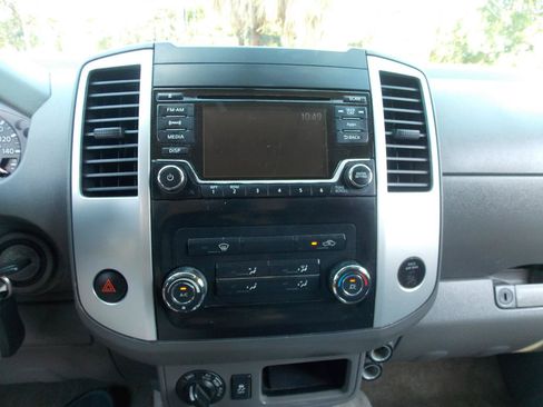 Used 2015 Nissan Frontier SV AWD/4WD image 12